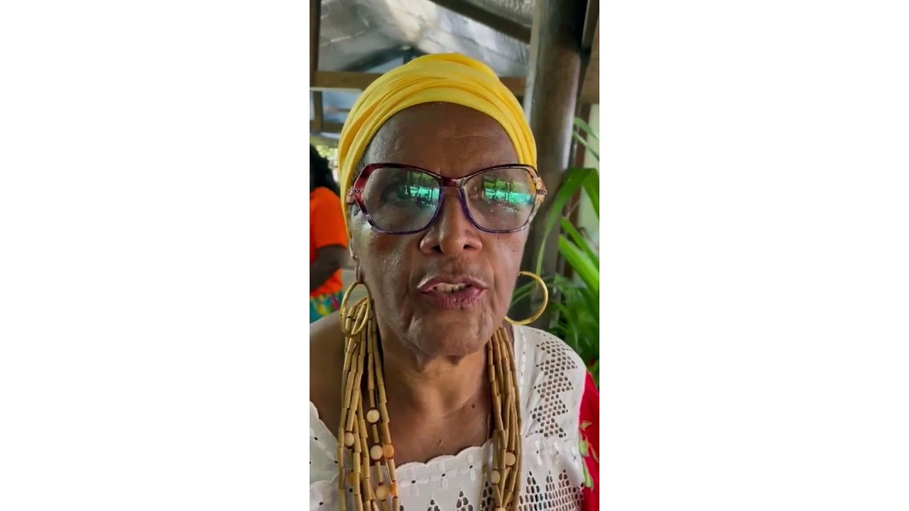 [GUADELOUPE] Visite d'Aurore Bergé à la maniocrie de Germaine à Capesterre-Belle-Eau