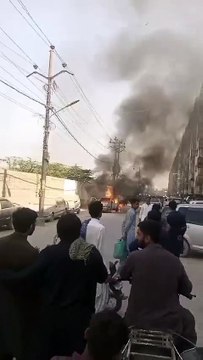 Gulistan-e-Johar_ Karachi - Blast video in Mehran Car in Gulistan-e-Jauhar Block-19 in front of Pak-Avenue Apartment 😐 - 905074084888090(HD)