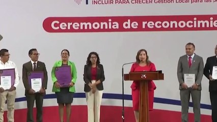 Alcaldes interrumpen EN VIVO a Dina Boluarte para pedir más Foncomún y presidenta les responde