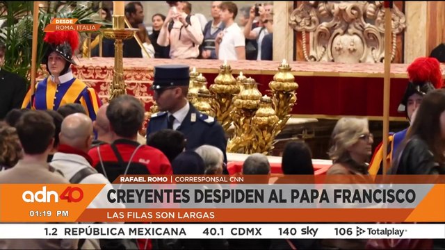 Miles de feligreses hacen filas largas para darle el último adiós al papa Francisco en el Vaticano