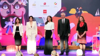 La reina Letizia acierta con chaqueta confeccionada en tweed de entretiempo