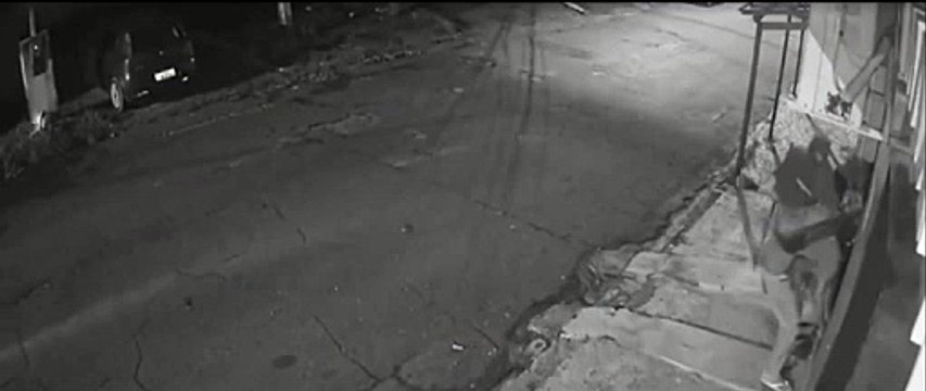 Suspeitos encapuzados furtam cerca de R$ 15 mil em mercadorias de loja de eletrônicos na Bahia