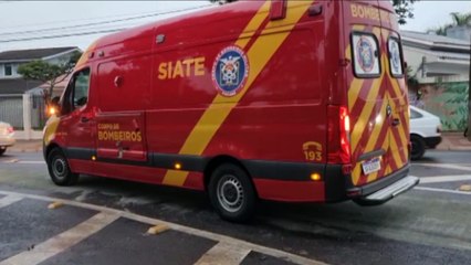 Óleo na pista causa queda de motociclistas no Maria Luiza