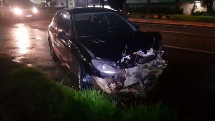 Peugeot e Golf batem na BR-277, no Trevo da Portal