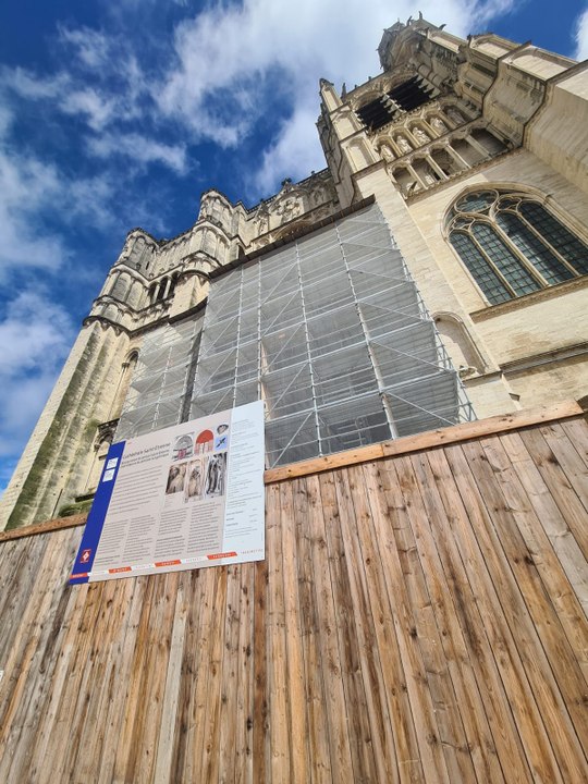 "Un chantier hors du commun" : plongée dans la restauration du portail de la cathédrale Saint-Étienne de Sens