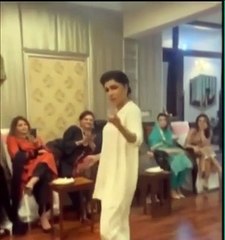 ابھی تو پارٹی شروع ہوئی ہے