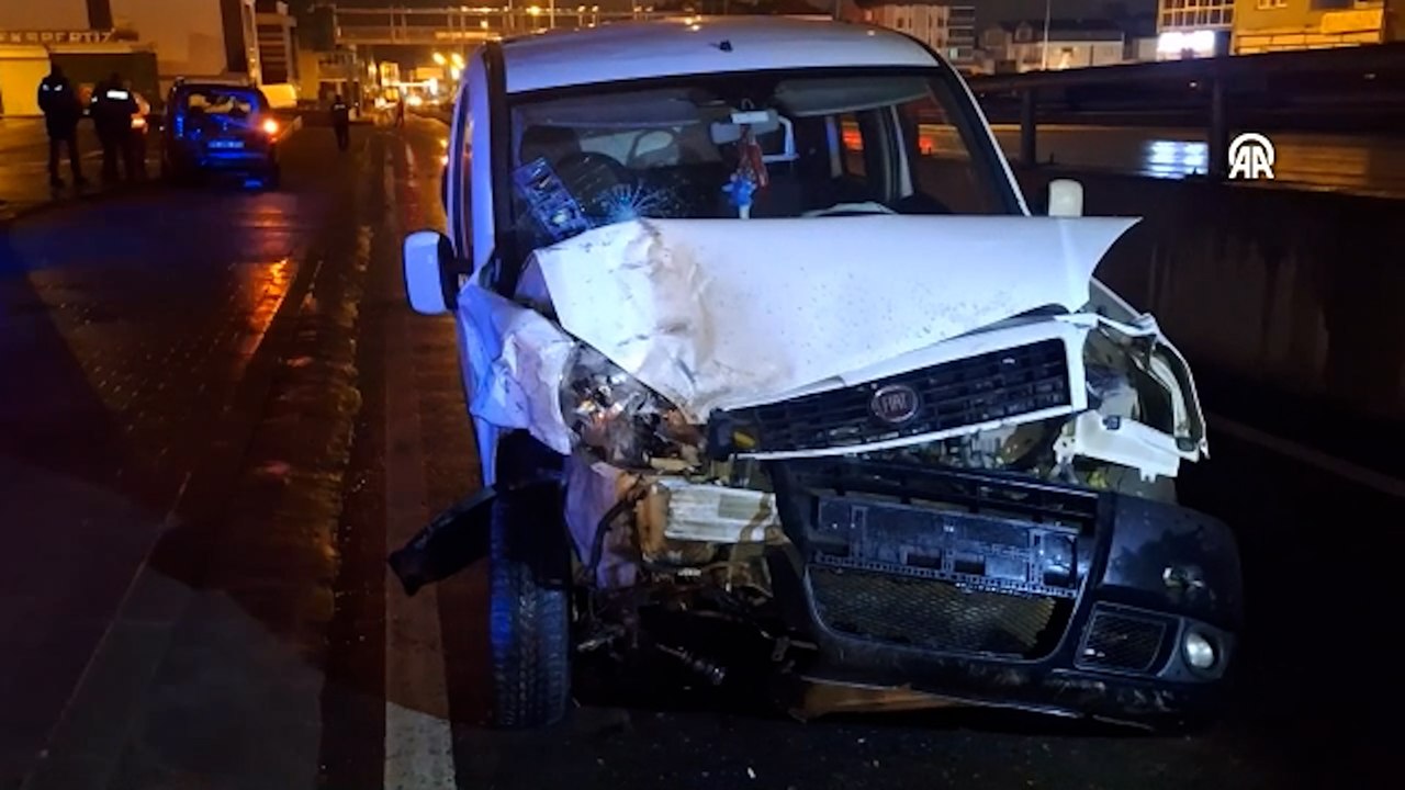 Samsun'da iki hafif ticari aracın çarpıştığı kazada 4 kişi yaralandı