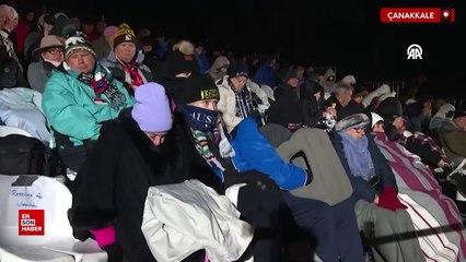 Avustralya ve Yeni Zelandalılar Şafak Ayini için Anzak Koyu'na geldi