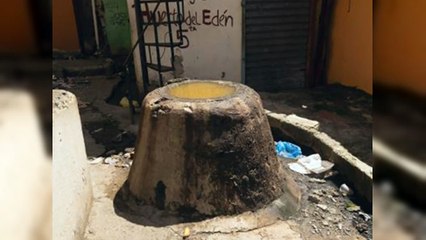 La calle Santa Rita de Los Guandules afectada por materia fecal