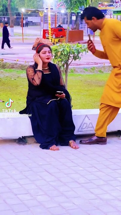 ھنسنا منع ھھے