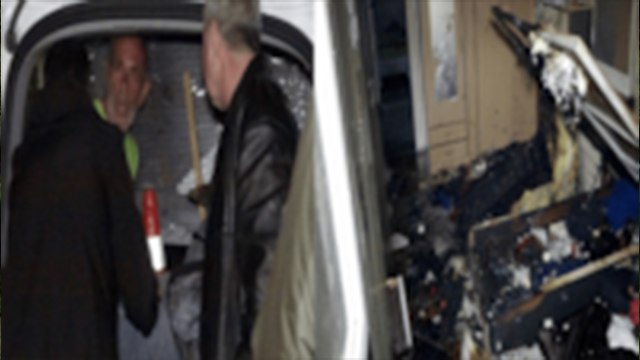 Boşanma davası açan eşine kızıp, oturdukları evi ateşe verdi