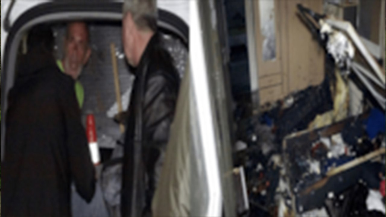 Boşanma davası açan eşine kızıp, oturdukları evi ateşe verdi