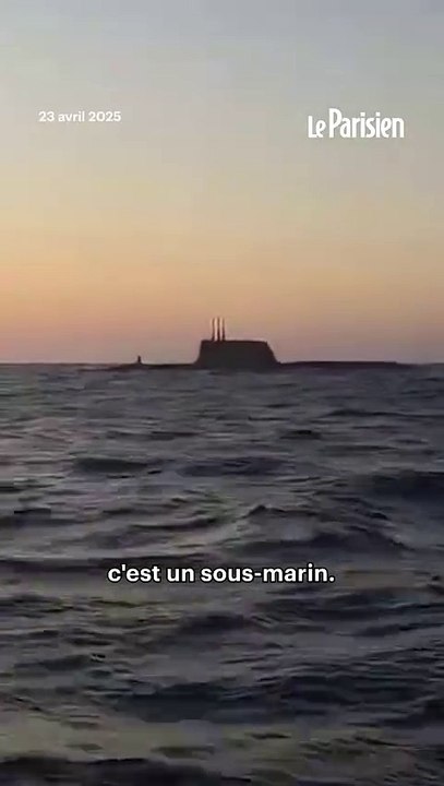 Des marins de la Transat Paprec croisent un sous-marin