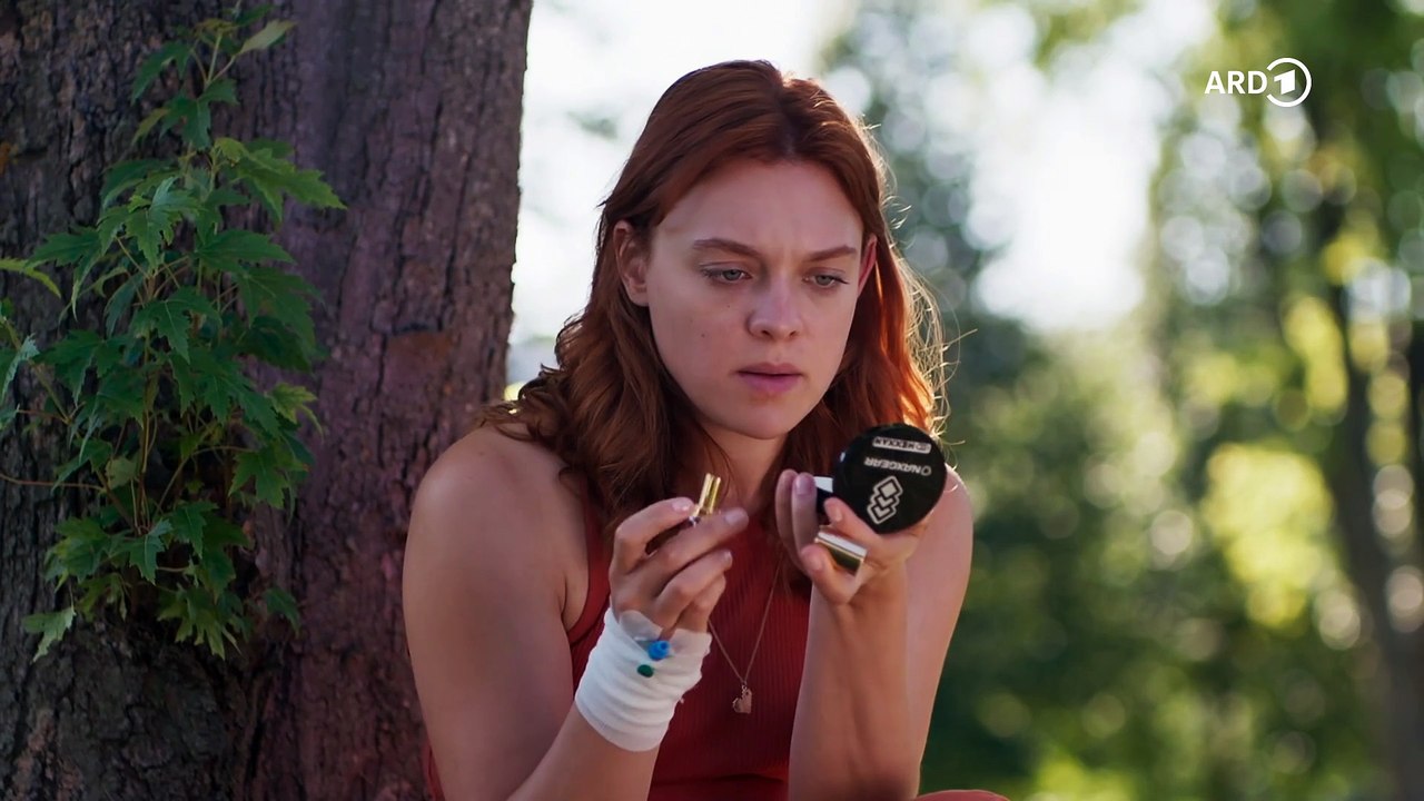 In aller Freundschaft - Die jungen Ärzte: Täuschung | Folge 418