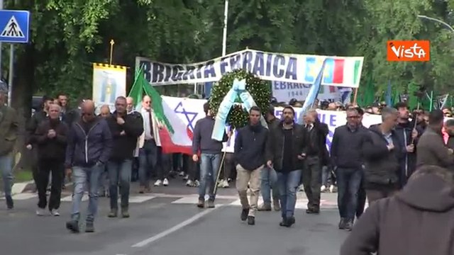 Festa della Liberazione, la Comunità ebraica depone una corona di fiori a Porta San Paolo