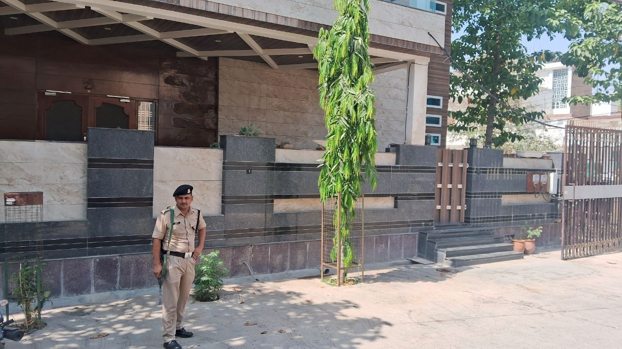 श्रीगंगानगर में सीजीआर मॉल के मालिक अमन चौधरी क...