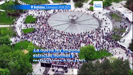 Protesta en Eslovaquia contra una ley que limita la libertad de expresión y perjudica a las ONG