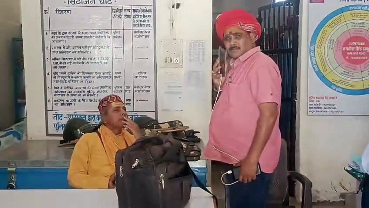 बीजेपी विधायक प्रदीप पटेल के थाने में बैठने से मचा हड़कंप