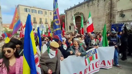 "Fischia il vento", inno di Mameli e "Procurad'e Moderare": in piazza a Sassari le tante anime dell'antifascismo