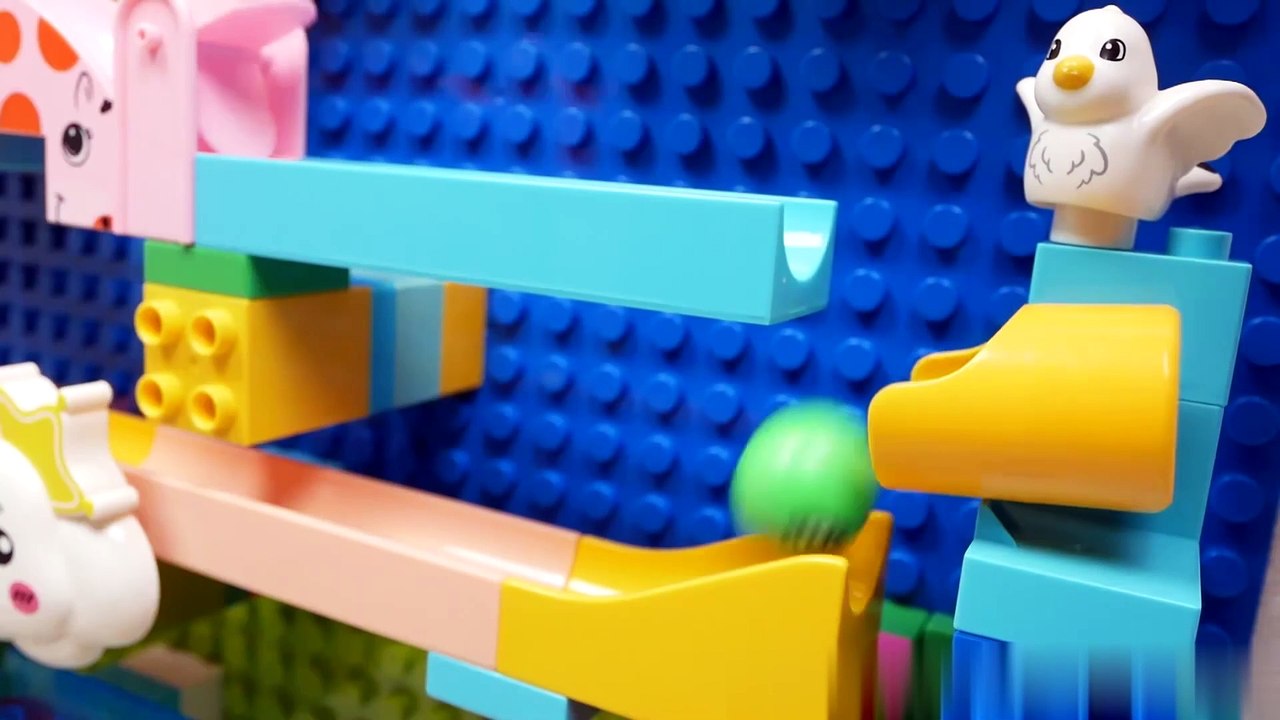 Build A Cloud-like Building Block Track on The Wall [Blocks And Marbles ...