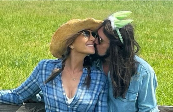 Billy Ray Cyrus thinks Elizabeth Hurley is a great human being