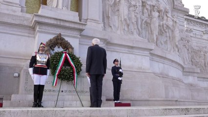 25 aprile, Mattarella depone corona d'alloro all'Altare della Patria