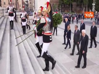 25 Aprile, Mattarella onora la tomba del Milite ignoto all'Altare della Patria