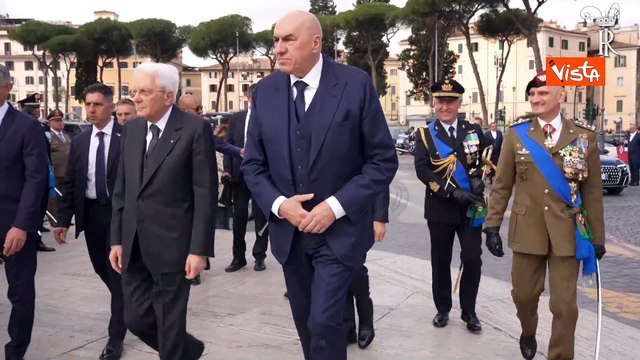 25 Aprile, Mattarella arriva all'Altare della Patria per onorare il Milite ignoto