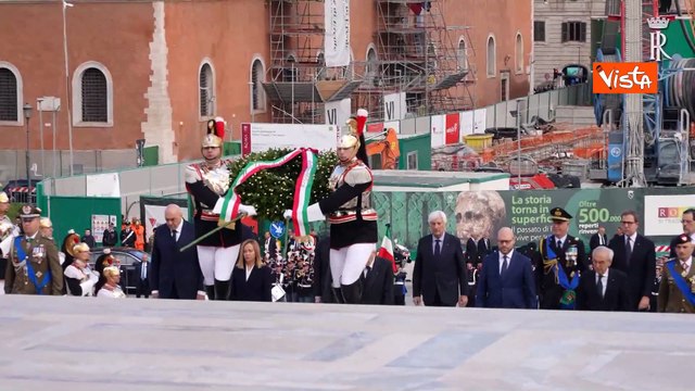 25 Aprile, Mattarella onora la tomba del Milite ignoto all'Altare della Patria