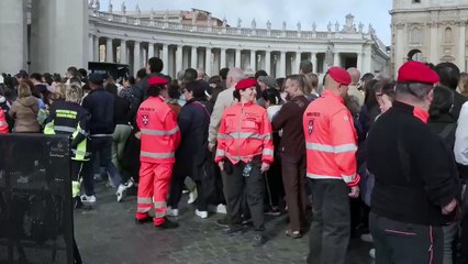 Fieles papa Francisco