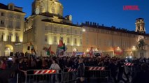 25 Aprile, antagonisti cercano di salire sul palco a Torino: tensione con polizia