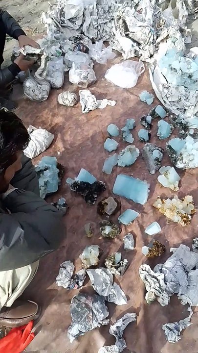 Gemstone 💎 mountain mining gems