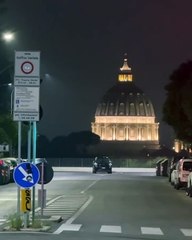 "Gli invitati", la obra de Laika