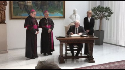 Il presidente tedesco Steinmeier firma libro condoglianze per il Papa