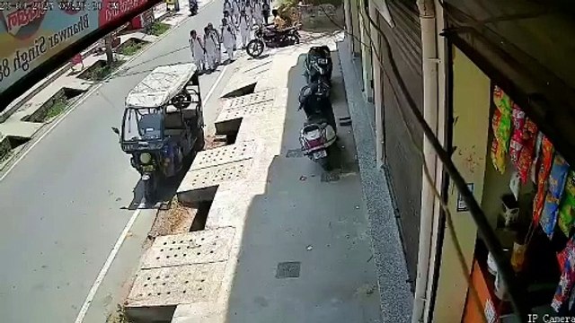 VIDEO: ¡Los atropelló! Auto a alta velocidad arrolló a estudiantes y dejó ocho heridos