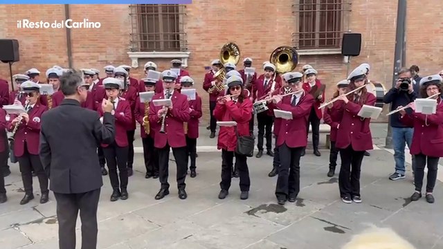 25 aprile a Ravenna, dopo le proteste la banda suona Bella ciao