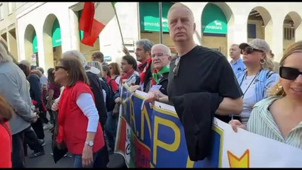 25 aprile,Scurati e Pif in corteo a Milano