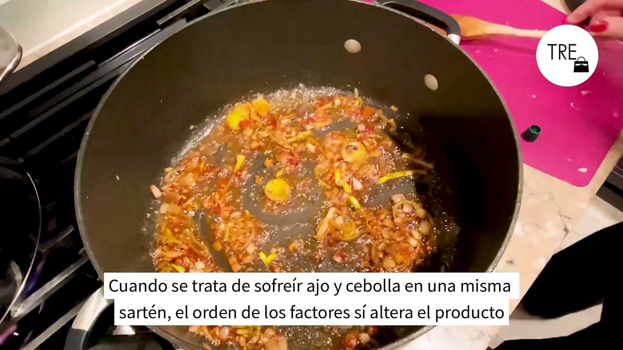 Sofreír el ajo antes o después de la cebolla tiene ciencia: esta es la clave para que cualquier receta sepa mejor