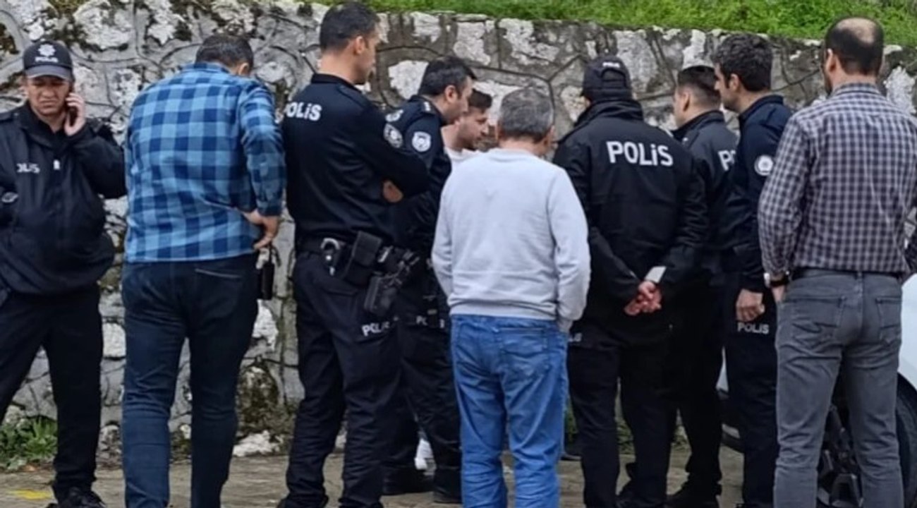 Reddedilince kendini karnından bıçakladı