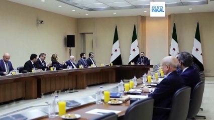 Reino Unido levanta sanções contra a Síria e diz que país merece oportunidade para reconstruir a economia