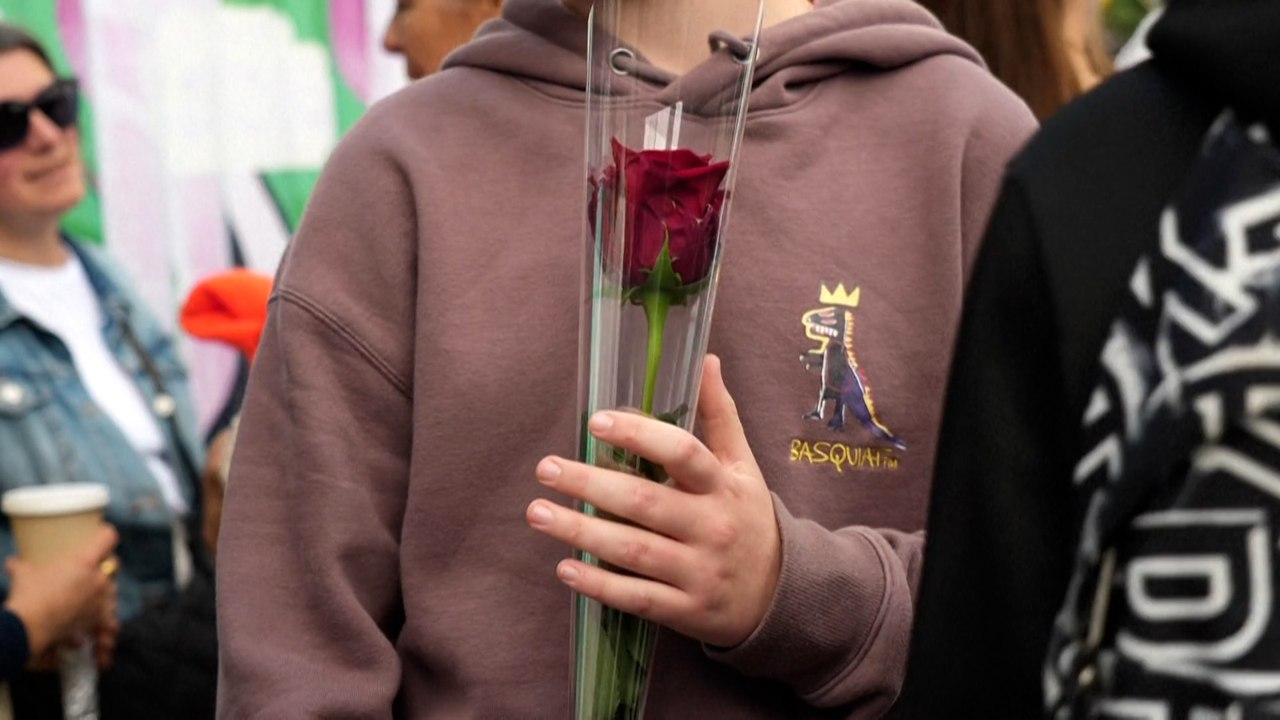 Agression au couteau à Nantes : les élèves rendent hommage à leur camarade décédée