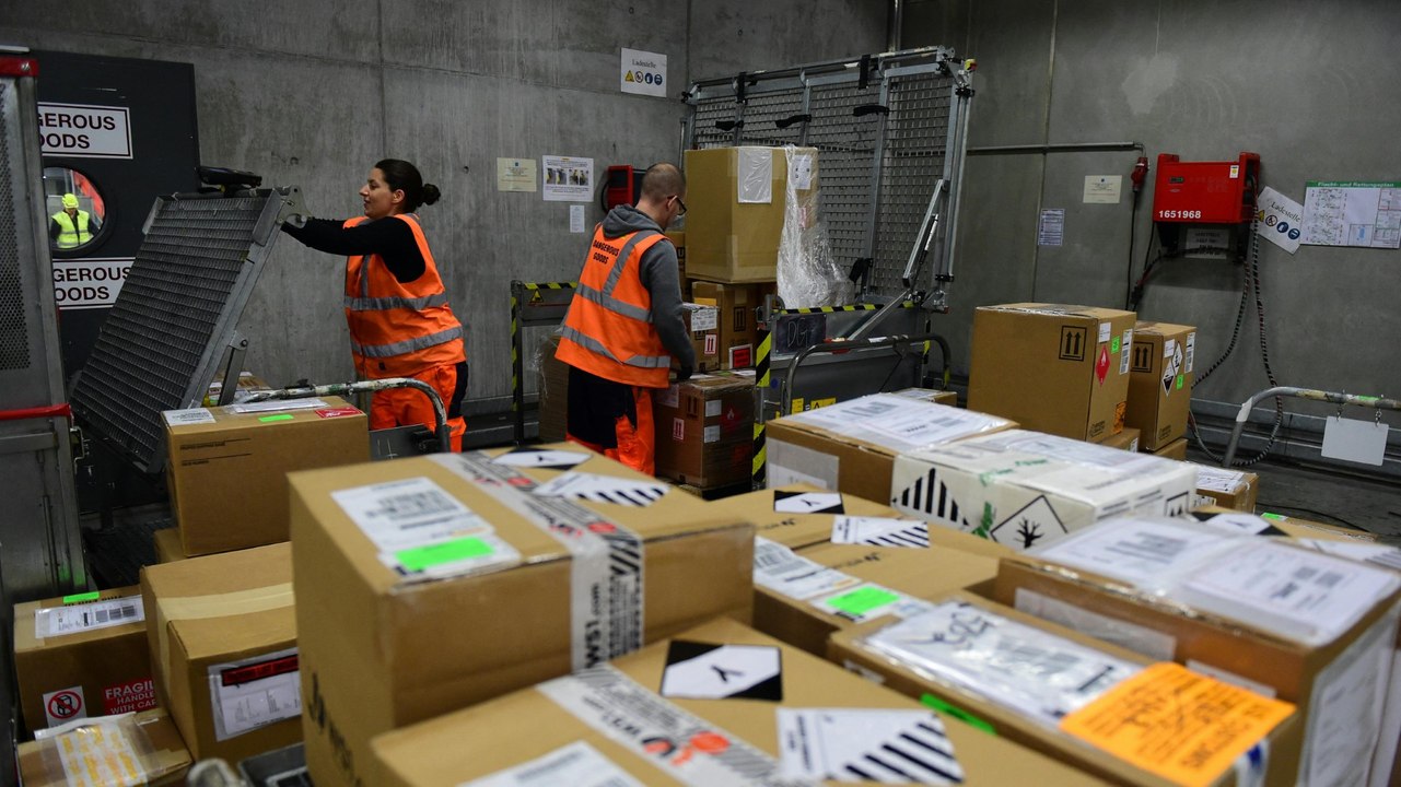Russischer Geheimdienst soll hinter mehreren Paketbränden in Europa stecken