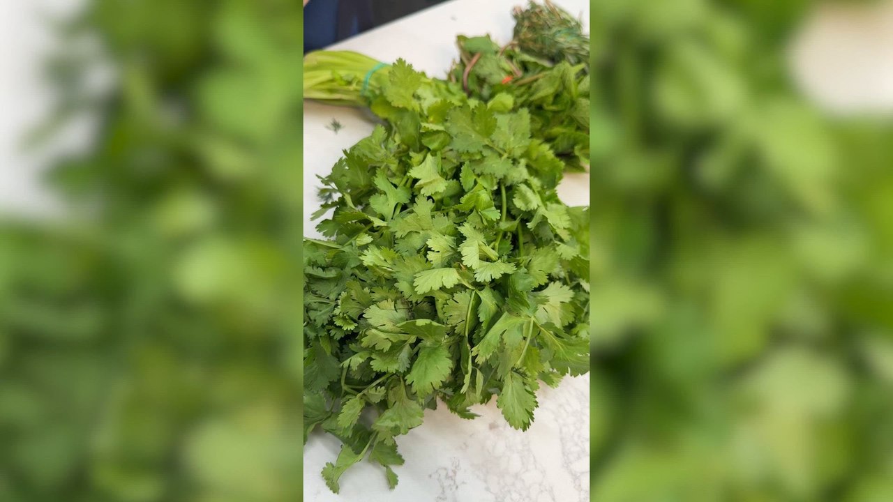 My Secret For Storing Herbs So You Can Stop Buying Them Every Other Day