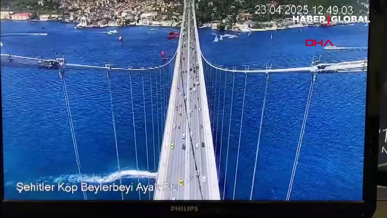 İstanbul'daki deprem 15 Temmuz Şehitler Köprüsü'nün kamerasına yansıdı