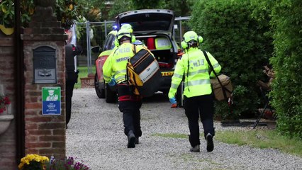 Spara colpi di fiocina al cognato e alla moglie: due feriti a Boara