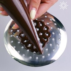 Simple yet impressive chocolate decor ideas! 🍫✨