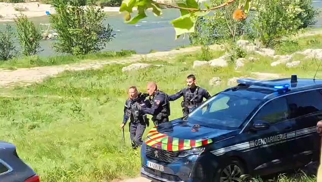 Les gendarmes du PSIG et de la brigade cynophile de Nîmes en démonstration au Forum des métiers  de la sécurité au Pont du Gard