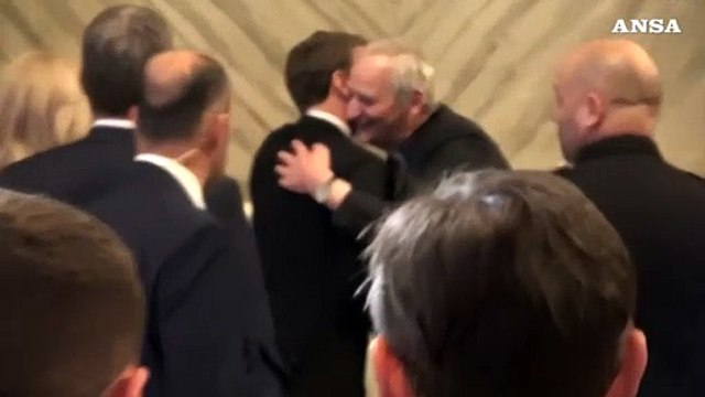 Papa Francesco, incontro fra Macron e Zuppi in Basilica