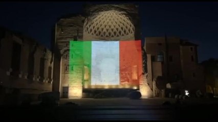 25 aprile, il Tempio di Venere di Roma con la bandiera italiana