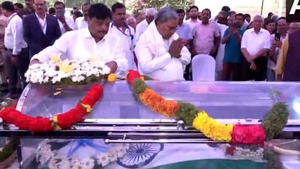 Siddaramaiah Pays Tribute to Dr K Kasturirangan